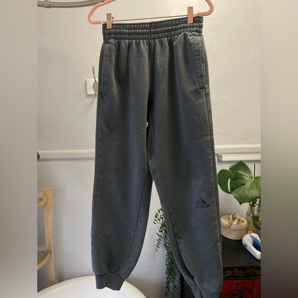 Mens adidas sweats front and back pockets